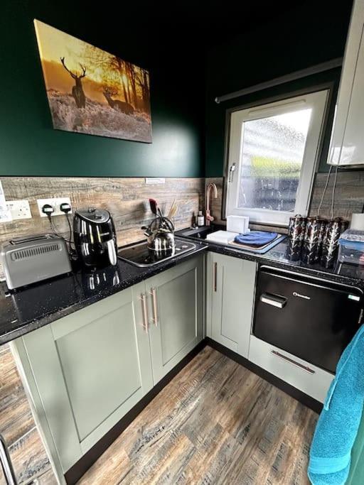 The Potter'S Rest, A Cosy Wee Cabin In The Highlands Watten Exterior foto